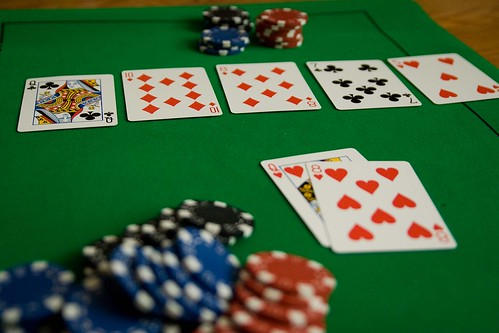 Play bandarqq and make money quickly