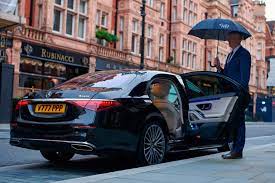 Explore London in Style: Chauffeur Hire for Discerning Travelers